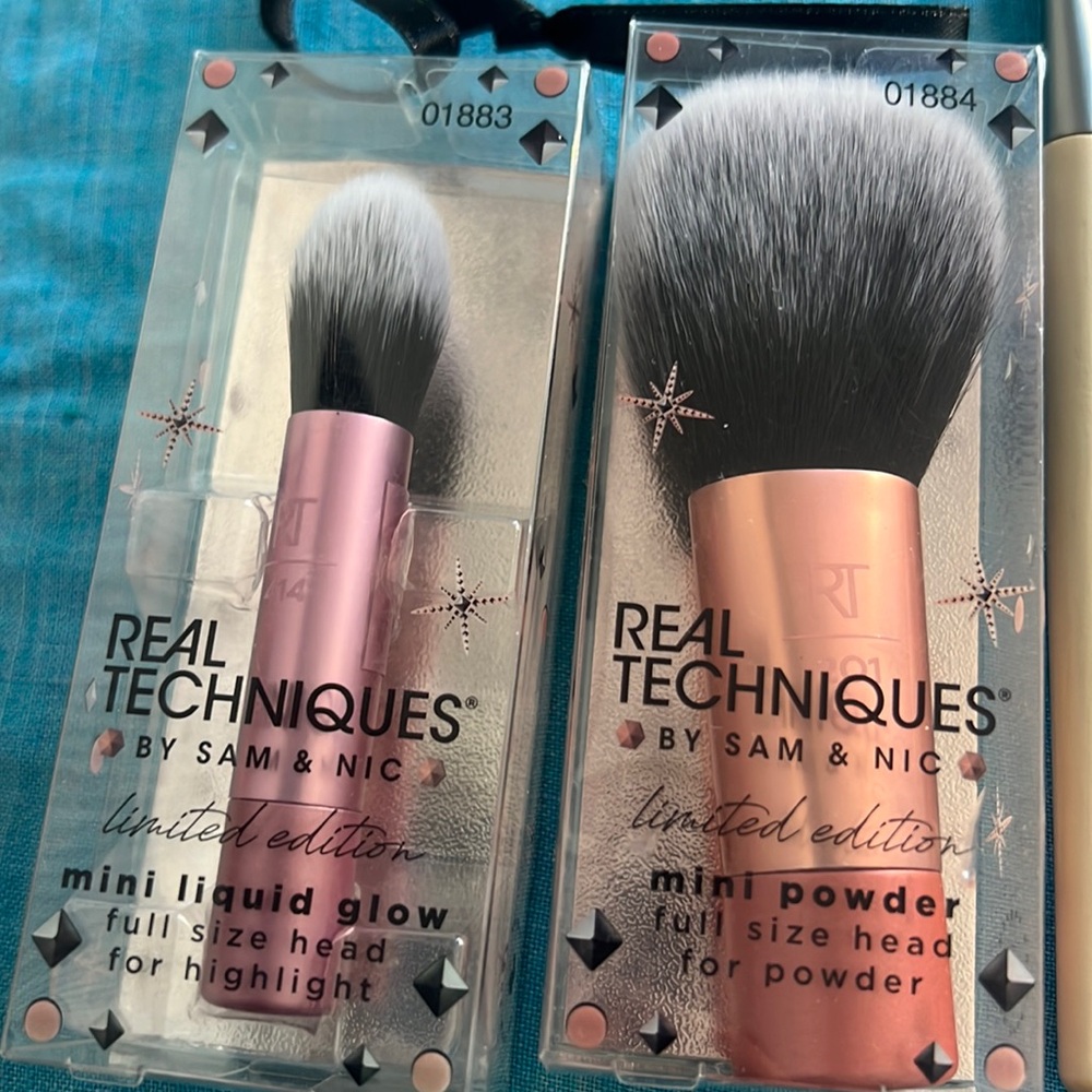 Real techniques by Sam & Nic make up brush